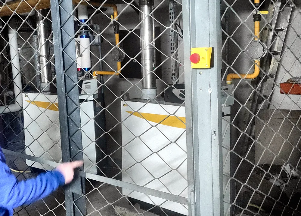 Technicien CLIMFORGE en maintenance sur une installation en toiture